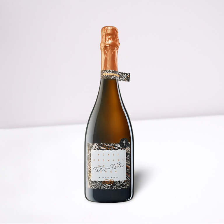Schwarze Sektflasche mit goldener Kapsel und grauer Etikette. Bamberger Pinot Rosé BN Schwarze Sektflasche mit goldener Kapsel und grauer Etikette. Bamberger Pinot Rosé BN