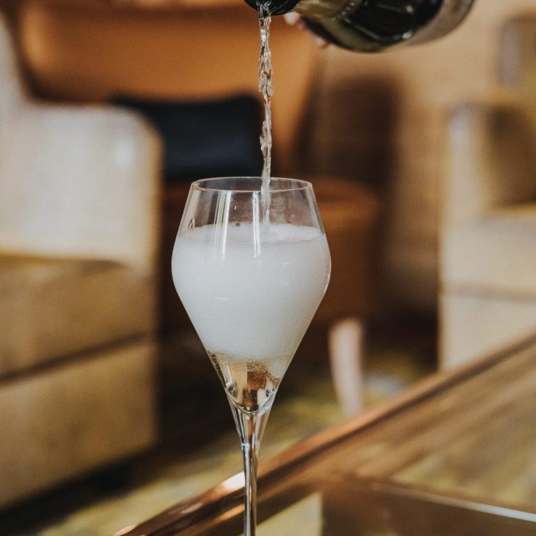 Sekt wird eingeschenkt  ©Nicole Wolbers