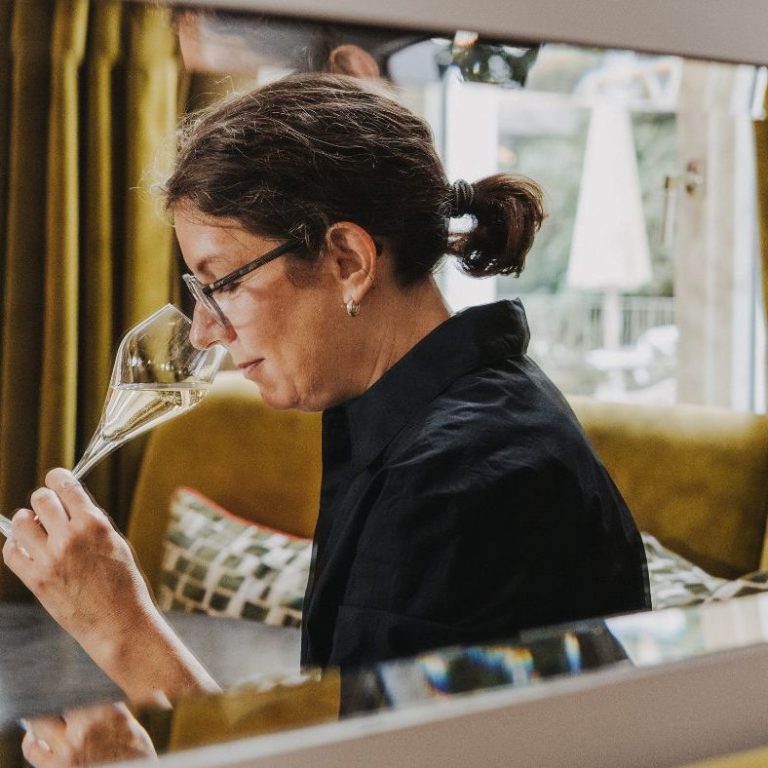 Nicole Wolbers Schaumweinexpertin bei der Verkostung ©Nicole Wolbers